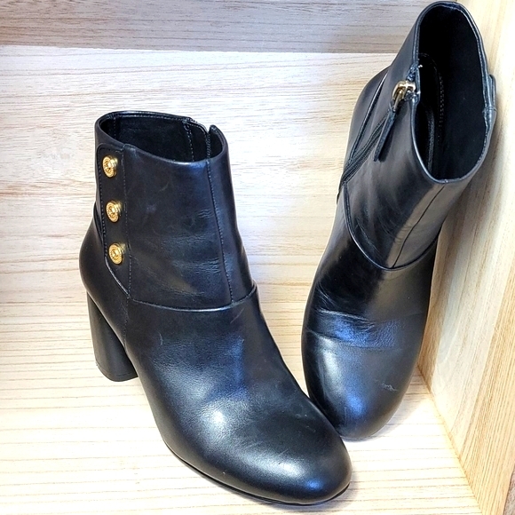 Nine WEST Gold Buttons Black leather Ankle Boots - Picture 2 of 10